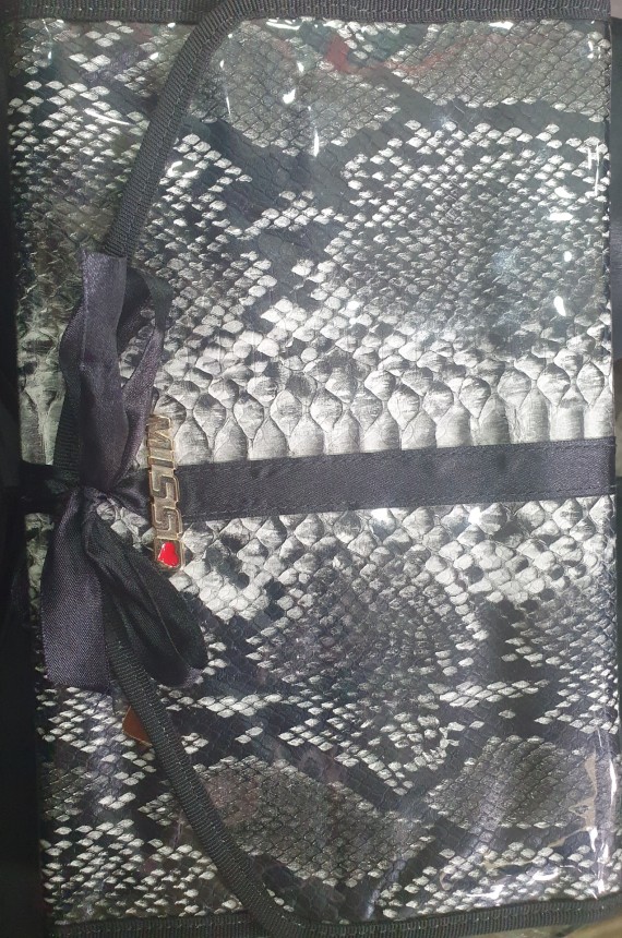 Missq neszeszer-kígyó