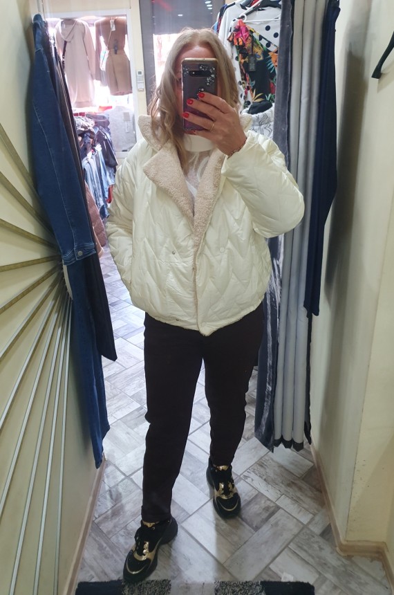 Prémes nyakú átmeneti kabát-krém